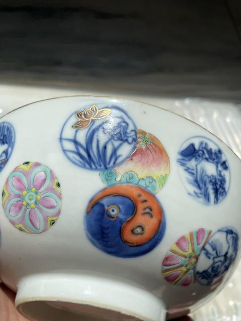 古玩陶瓷青花粉彩描金皮球花紋碗真品鑒賞圖