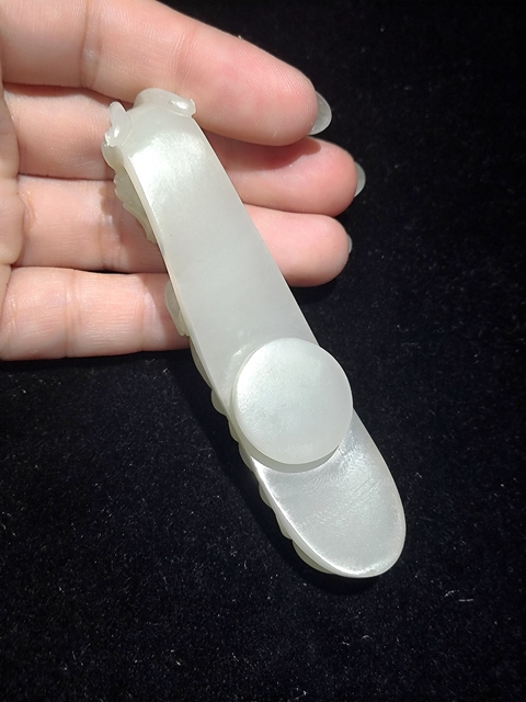 古玩玉器清代和田玉雕“蒼龍教子”帶鉤拍賣，當前價格13000元