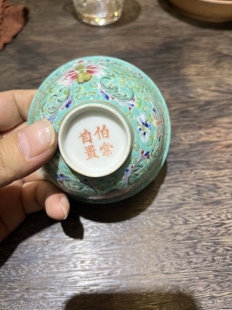 古玩陶瓷松石綠粉彩花卉紋茶碗真品鑒賞圖