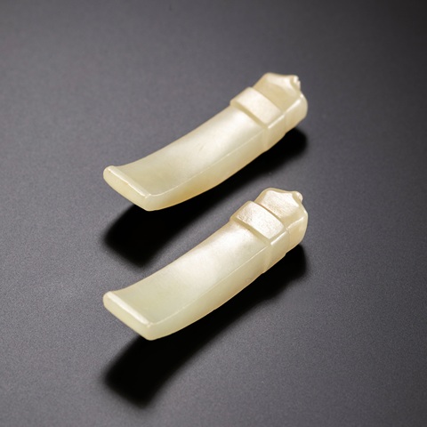 古玩玉器西周玉蠶一對真品鑒賞圖