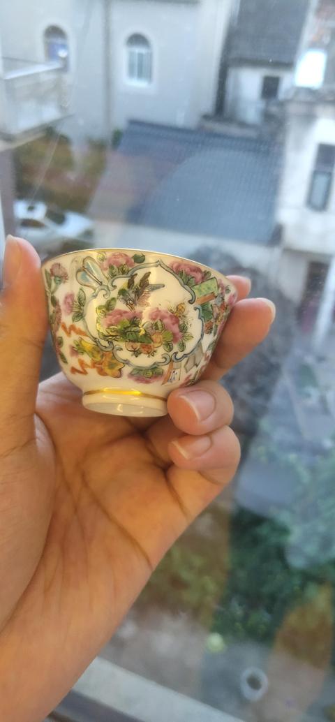 古玩陶瓷花鳥蝶紋廣彩杯真品鑒賞圖
