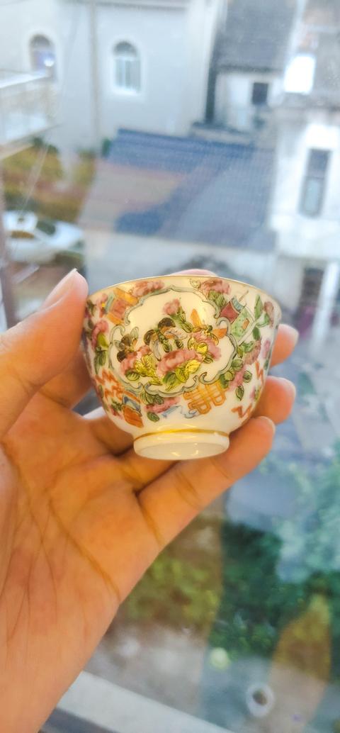 古玩陶瓷花鳥蝶紋廣彩杯真品鑒賞圖