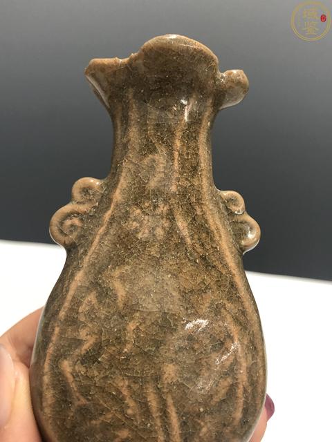 古玩陶瓷元末明初·青釉模印花卉紋雙耳小瓶拍賣，當前價格2100元