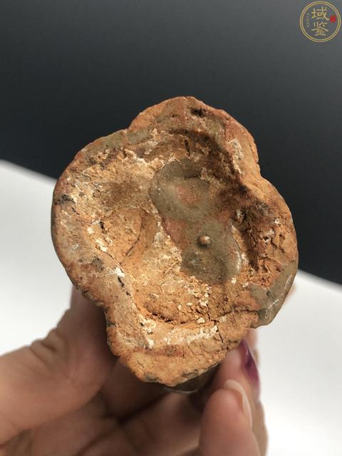 古玩陶瓷元末明初·青釉模印花卉紋雙耳小瓶拍賣，當前價格2100元