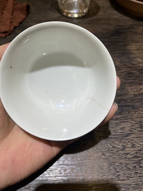 古玩陶瓷松石綠粉彩花卉紋茶碗真品鑒賞圖