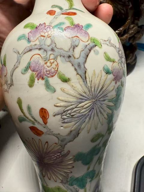 古玩陶瓷粉彩洞石花卉紋觀音瓶真品鑒賞圖