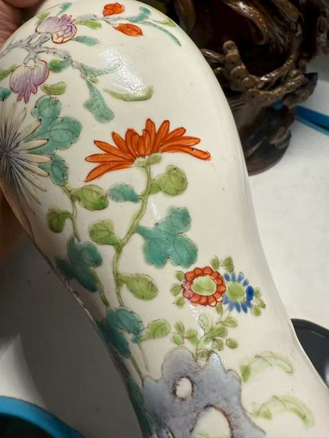 古玩陶瓷粉彩洞石花卉紋觀音瓶真品鑒賞圖