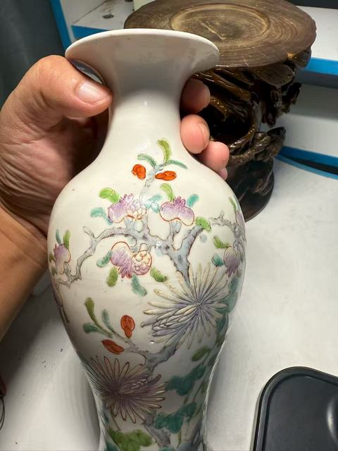 古玩陶瓷粉彩洞石花卉紋觀音瓶真品鑒賞圖