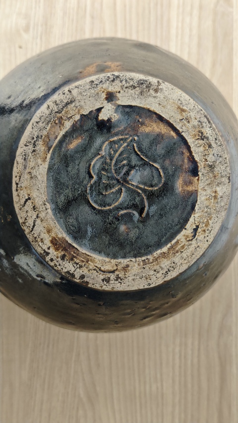 古玩陶瓷黑釉海水紋四系罐真品鑒賞圖