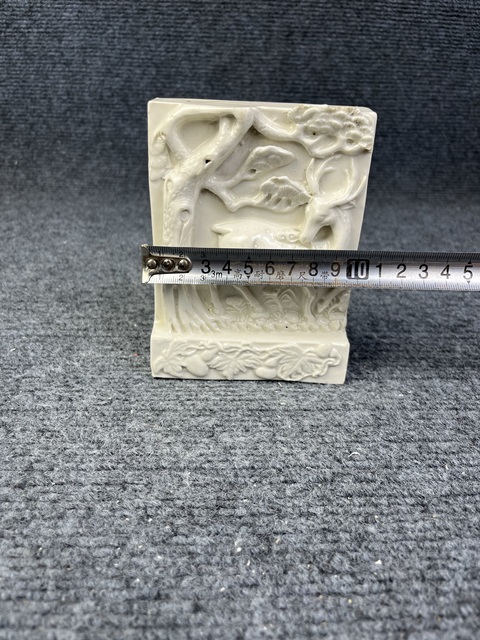 古玩陶瓷德化窯高浮雕松鹿紋硯屏拍賣，當(dāng)前價格1888元