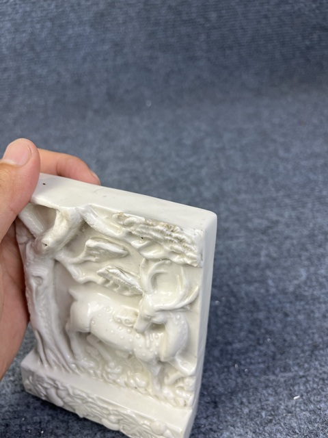 古玩陶瓷德化窯高浮雕松鹿紋硯屏拍賣，當(dāng)前價格1888元