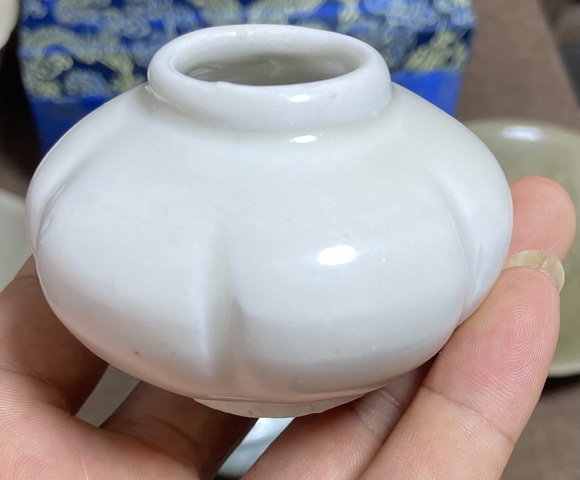 古玩陶瓷五代定窯瓜棱罐真品鑒賞圖