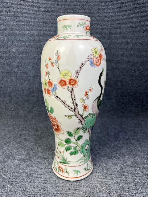 古玩陶瓷五彩孔雀洞石牡丹紋雞腿瓶真品鑒賞圖