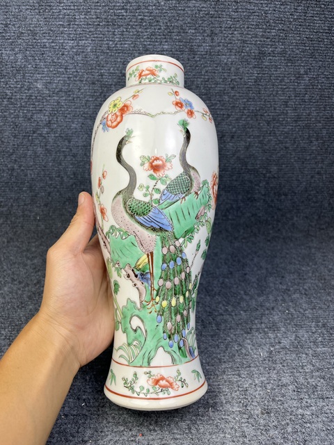 古玩陶瓷五彩孔雀洞石牡丹紋雞腿瓶真品鑒賞圖