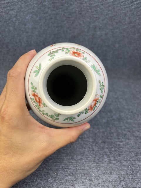 古玩陶瓷五彩孔雀洞石牡丹紋雞腿瓶真品鑒賞圖