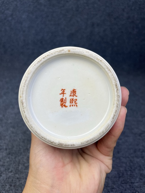 古玩陶瓷五彩孔雀洞石牡丹紋雞腿瓶真品鑒賞圖