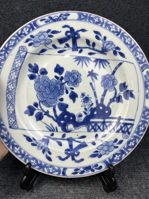 古玩陶瓷青花書卷開窗花卉紋盤真品鑒賞圖