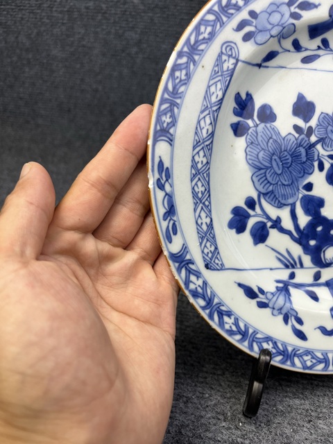 古玩陶瓷青花書卷開窗花卉紋盤真品鑒賞圖