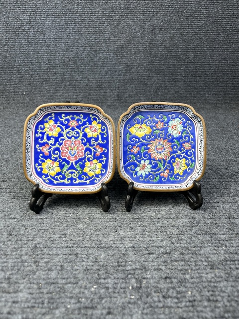 古玩雜項銅胎畫琺瑯花卉紋四方倭角盤一對真品鑒賞圖