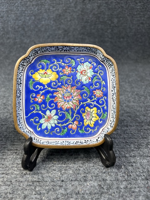 古玩雜項銅胎畫琺瑯花卉紋四方倭角盤一對真品鑒賞圖