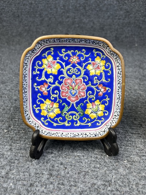 古玩雜項銅胎畫琺瑯花卉紋四方倭角盤一對真品鑒賞圖