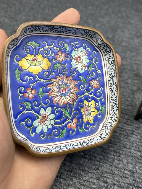 古玩雜項銅胎畫琺瑯花卉紋四方倭角盤一對真品鑒賞圖