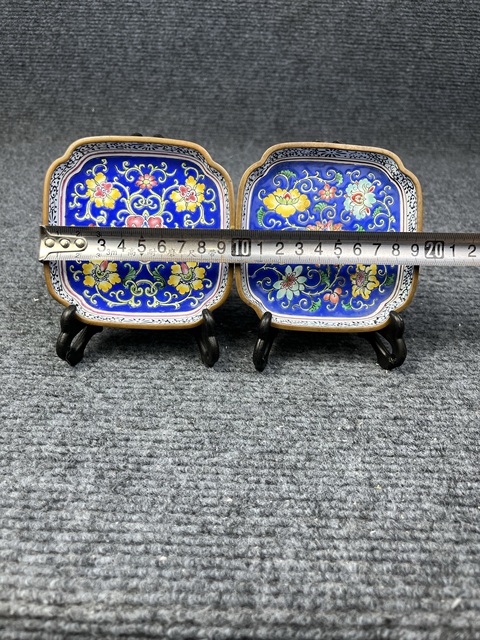 古玩雜項銅胎畫琺瑯花卉紋四方倭角盤一對真品鑒賞圖