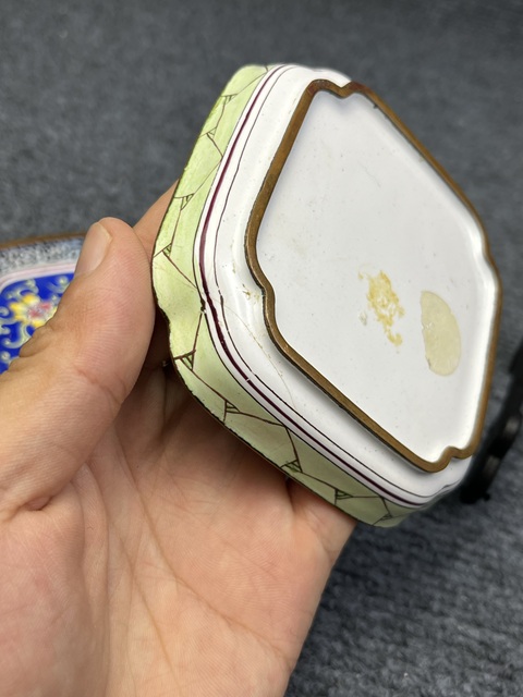 古玩雜項銅胎畫琺瑯花卉紋四方倭角盤一對真品鑒賞圖
