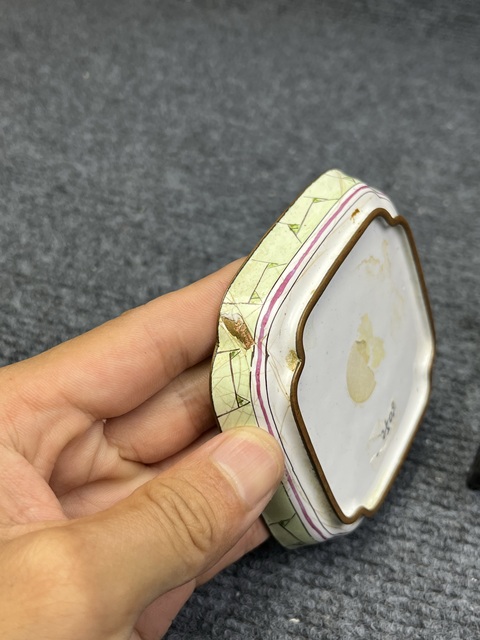 古玩雜項銅胎畫琺瑯花卉紋四方倭角盤一對真品鑒賞圖