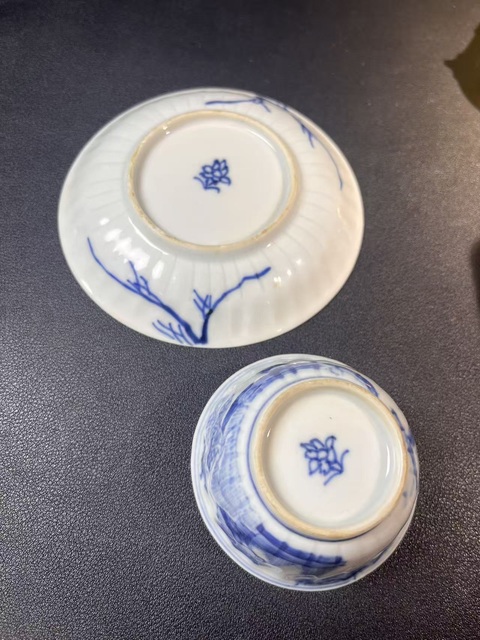古玩陶瓷山水紋青花杯盤真品鑒賞圖