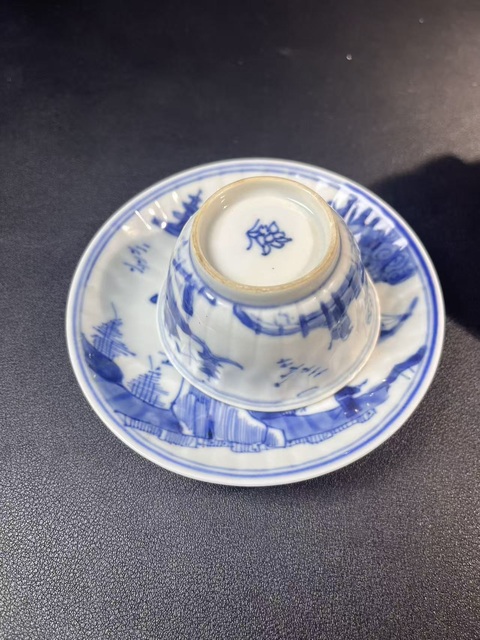 古玩陶瓷山水紋青花杯盤真品鑒賞圖