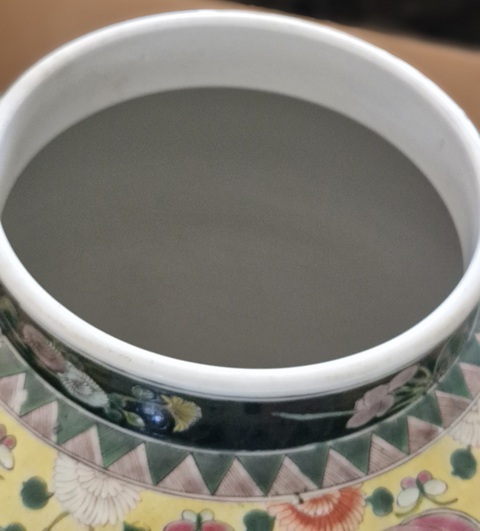 古玩陶瓷花蝶紋五彩將軍罐真品鑒賞圖