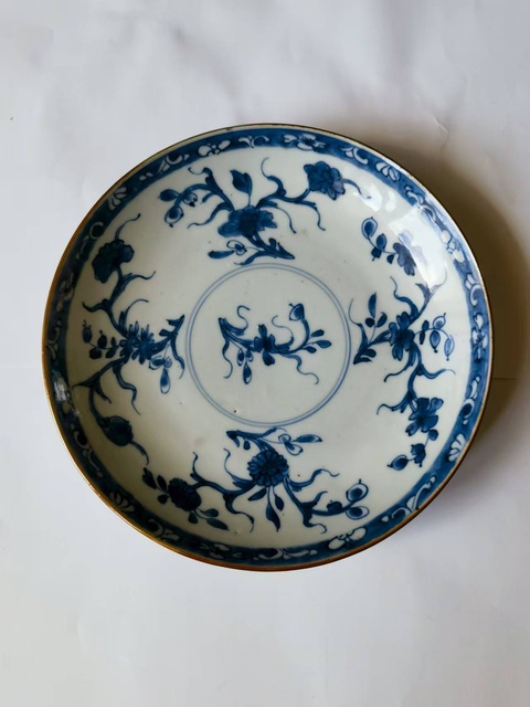 古玩陶瓷花卉紋青花盤真品鑒賞圖