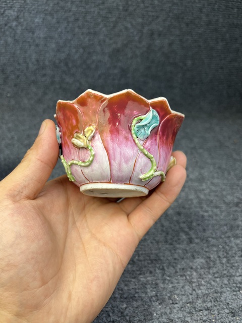 古玩陶瓷粉彩堆塑荷花紋杯碟套拍賣，當前價格3588元