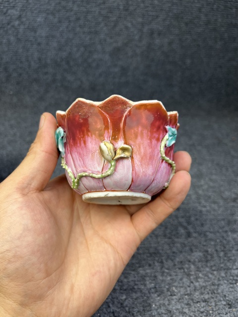 古玩陶瓷粉彩堆塑荷花紋杯碟套拍賣，當前價格3588元