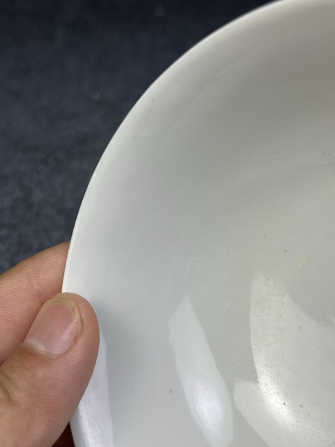 古玩陶瓷黃地軋道粉彩開窗吉語紋碗拍賣,當前價格999元