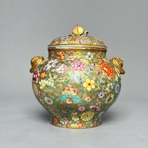古玩陶瓷金地粉彩花卉雙耳蓋罐真品鑒賞圖