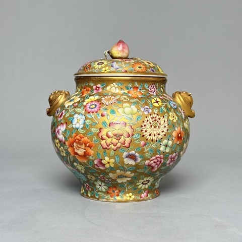 古玩陶瓷金地粉彩花卉雙耳蓋罐真品鑒賞圖