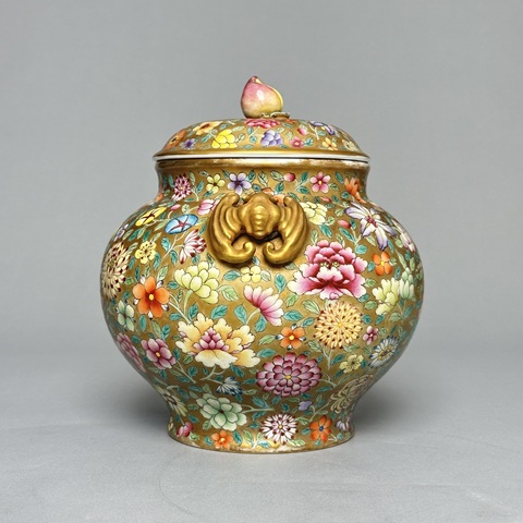 古玩陶瓷金地粉彩花卉雙耳蓋罐真品鑒賞圖