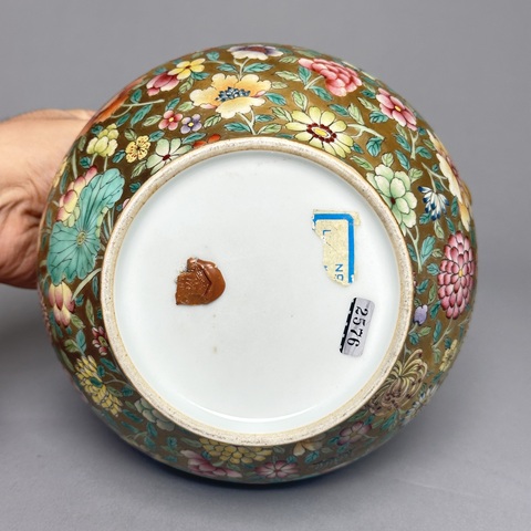古玩陶瓷金地粉彩花卉雙耳蓋罐真品鑒賞圖