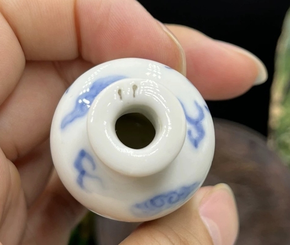 古玩陶瓷龍紋青花鼻煙壺真品鑒賞圖