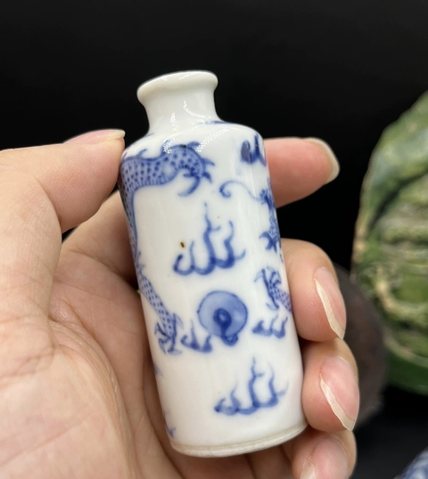 古玩陶瓷龍紋青花鼻煙壺真品鑒賞圖