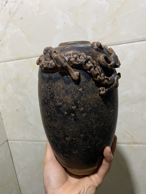 古玩陶瓷醬釉貼塑螭龍罐真品鑒賞圖