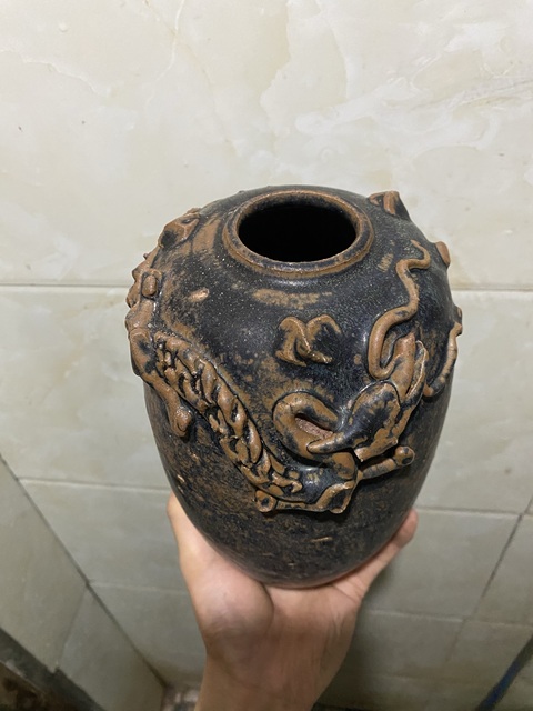 古玩陶瓷醬釉貼塑螭龍罐真品鑒賞圖