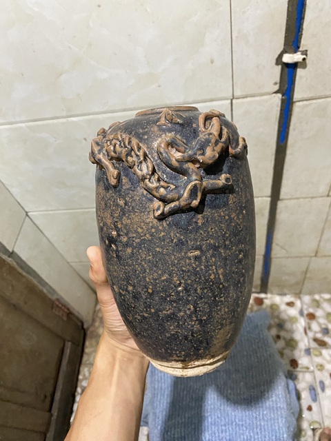 古玩陶瓷醬釉貼塑螭龍罐真品鑒賞圖