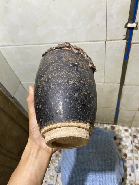 古玩陶瓷醬釉貼塑螭龍罐真品鑒賞圖