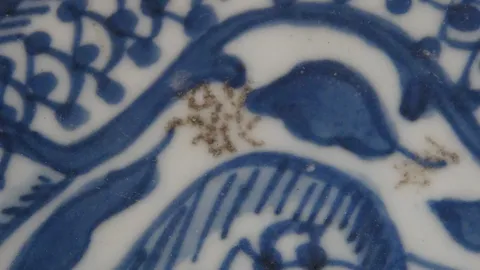 古玩陶瓷青花八蠻進寶圖墩式碗真品鑒賞圖