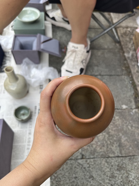 古玩陶瓷宋金時期醬紅釉廣口瓶真品鑒賞圖