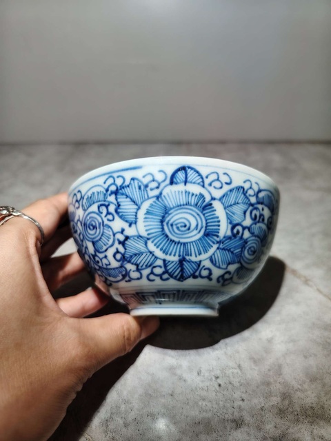古玩陶瓷青花纏枝花紋碗真品鑒賞圖