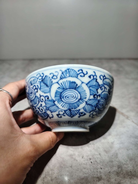 古玩陶瓷青花纏枝花紋碗真品鑒賞圖
